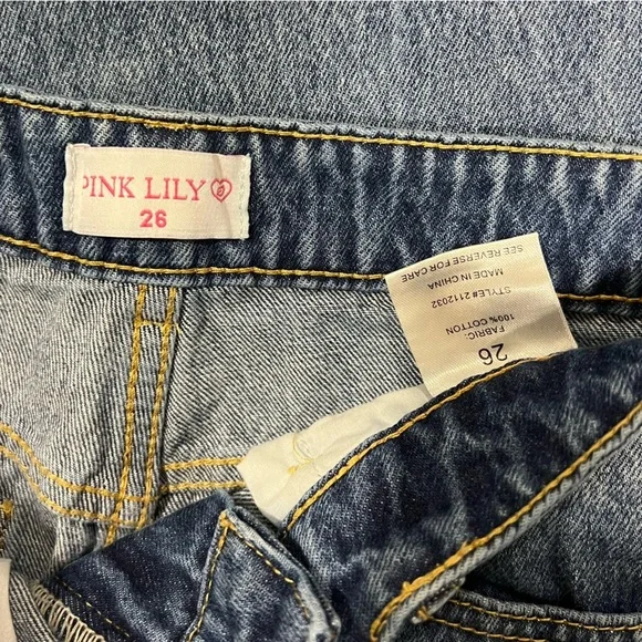 Pink Lily Distressed Blue Jeans size 26 relaxed fit casual wear with detail - Picture 9 of 9